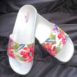 Hollister Floral Summer Slides